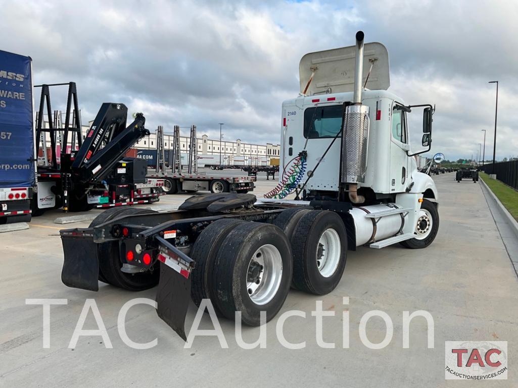 2006 Freightliner Columbia 120 Day Cab