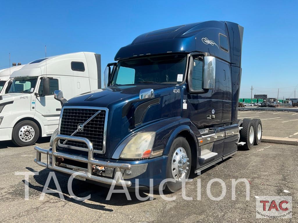 2016 Volvo VNL Sleeper Truck