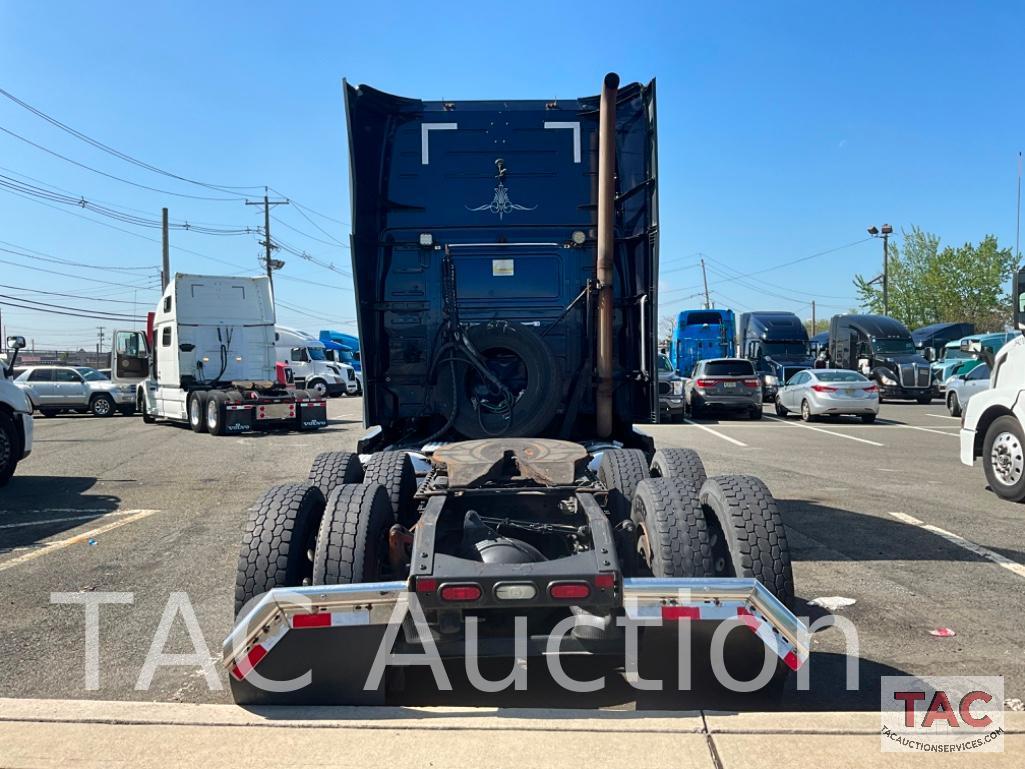 2016 Volvo VNL Sleeper Truck