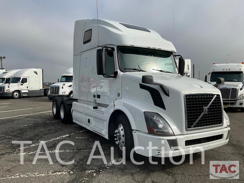 2017 Volvo VNL Sleeper Truck