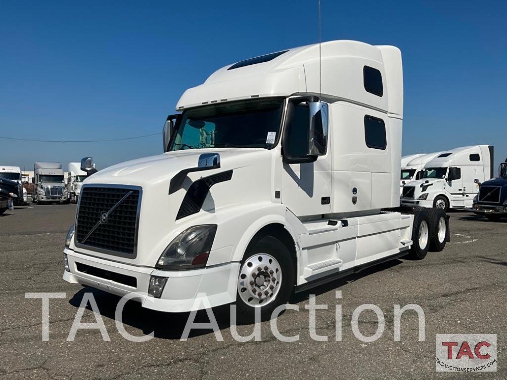 2015 Volvo VNL Sleeper Truck