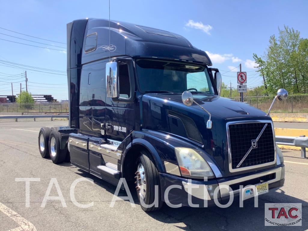 2016 Volvo VNL Sleeper Truck