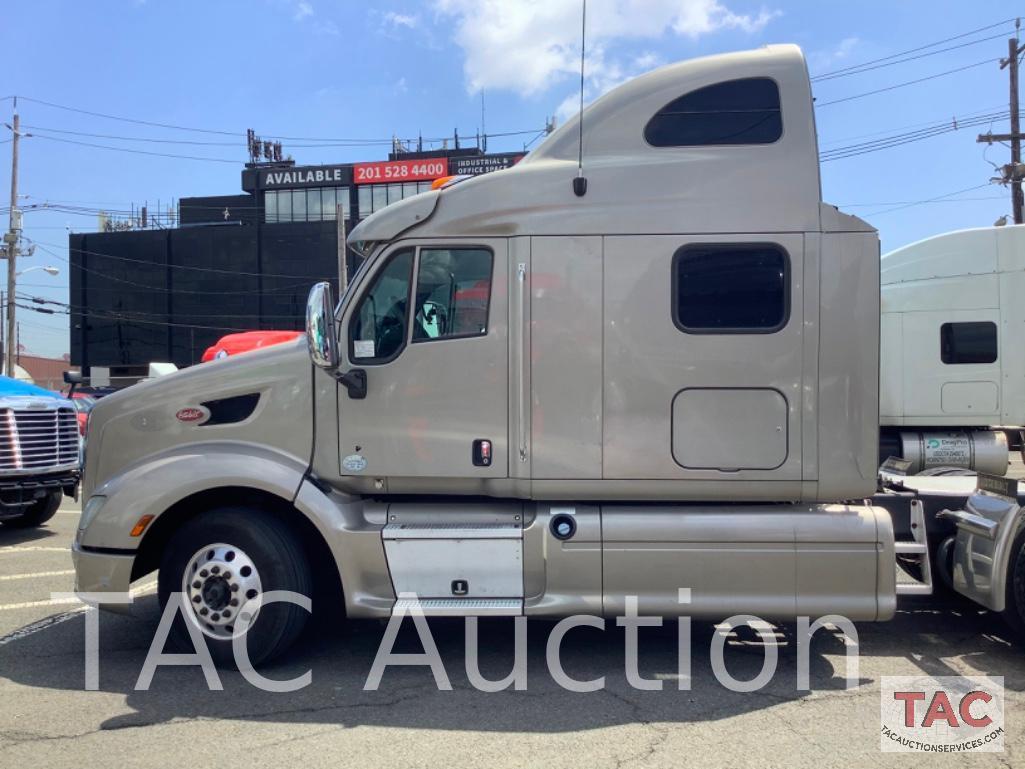 2013 Peterbilt 587 Sleeper Truck