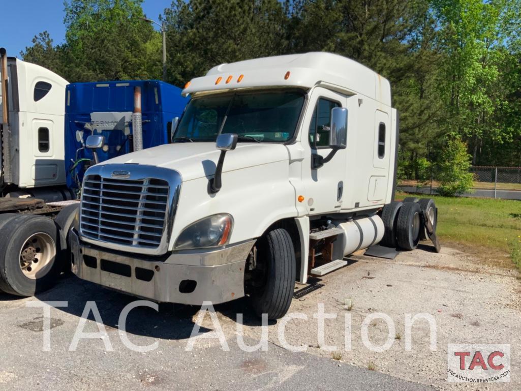 2011 Freightliner Cascadia 125 Sleeper Truck