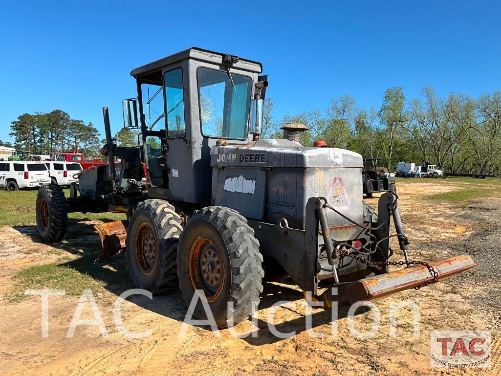 John Deere 570A Motor Grader