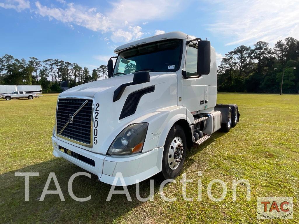 2013 Volvo VNL Single Bunk Sleeper Truck