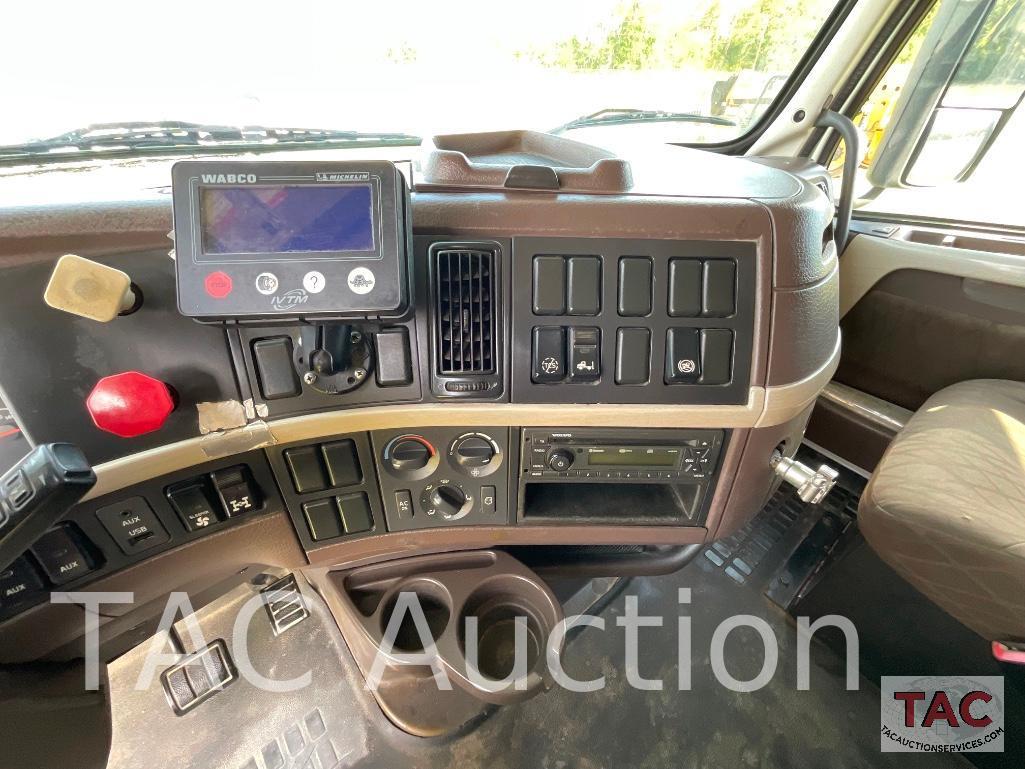 2013 Volvo VNL Single Bunk Sleeper Truck