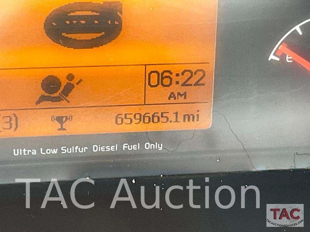 2013 Volvo VNL Single Bunk Sleeper Truck