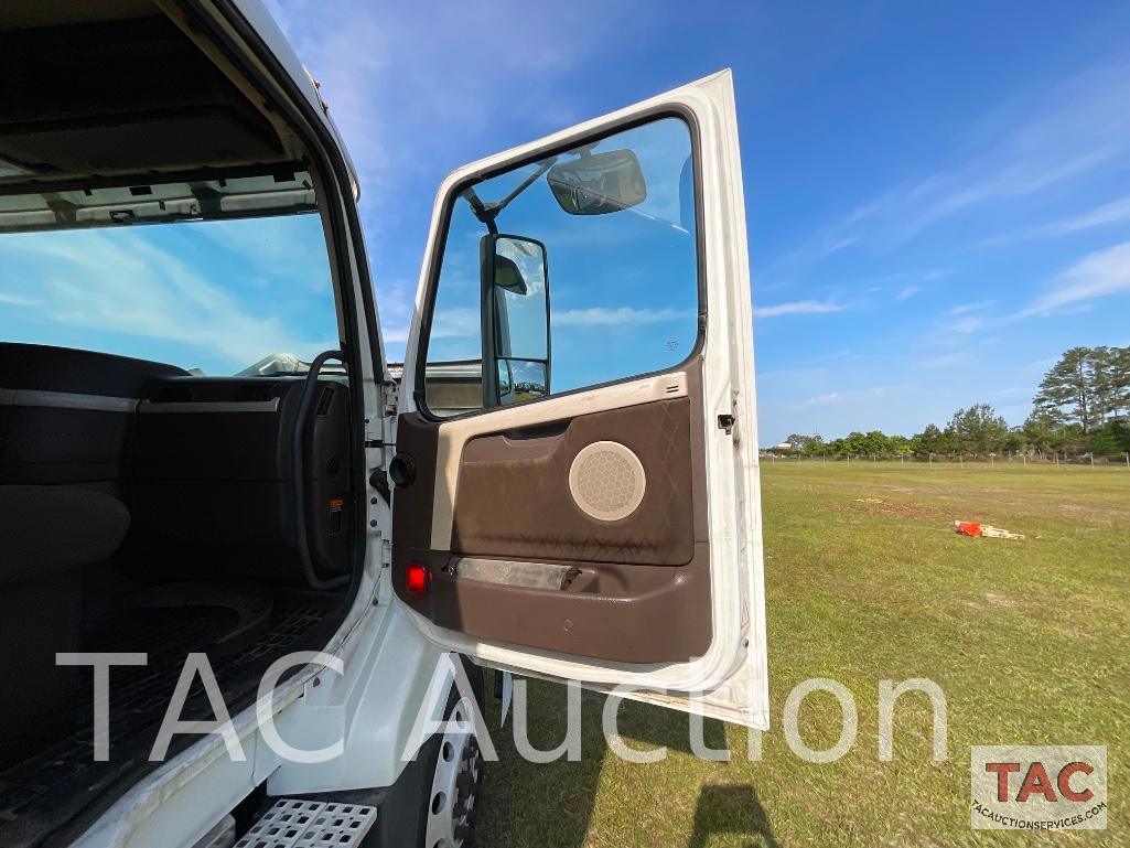 2013 Volvo VNL Single Bunk Sleeper Truck