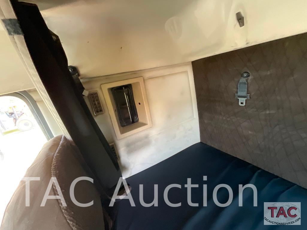 2013 Volvo VNL Single Bunk Sleeper Truck