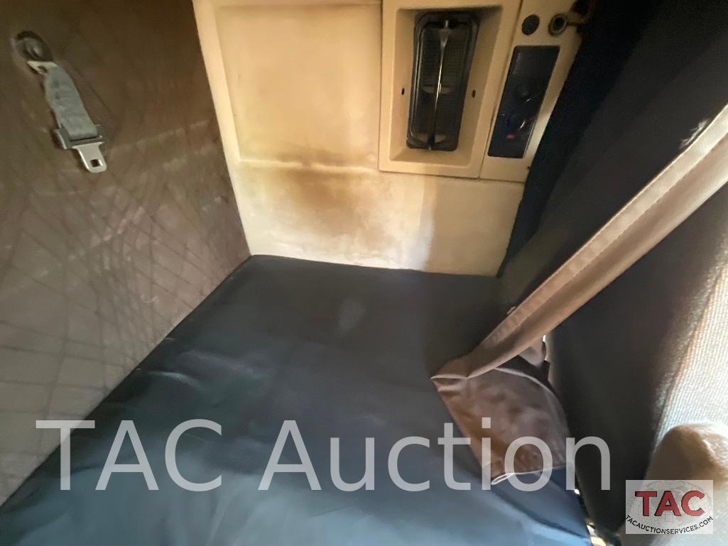 2013 Volvo VNL Single Bunk Sleeper Truck