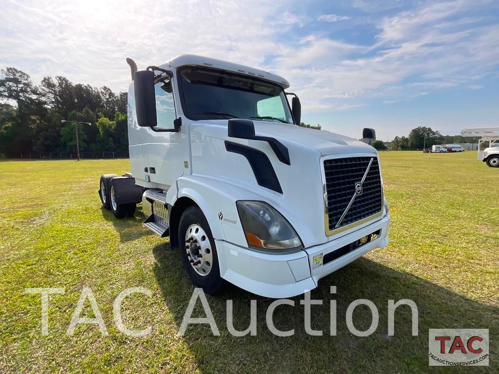 2013 Volvo VNL Single Bunk Sleeper Truck