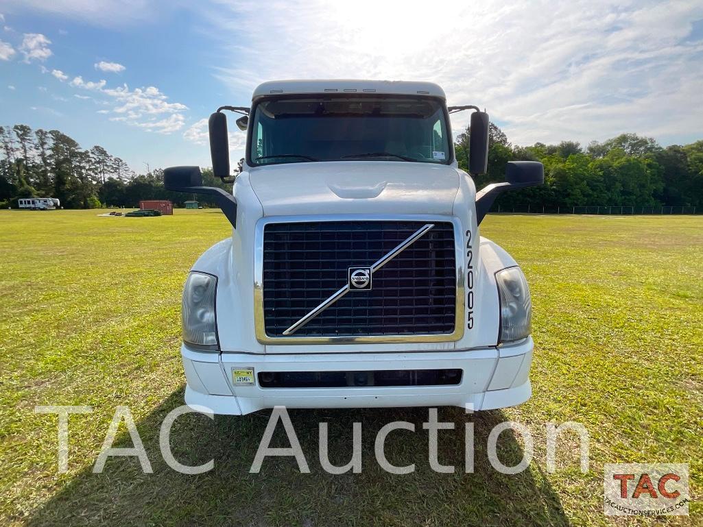 2013 Volvo VNL Single Bunk Sleeper Truck