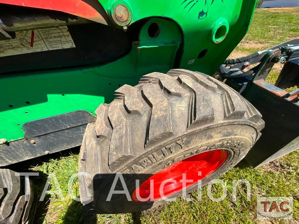 2017 Bobcat S550 Skid Steer with Grapple Bucket