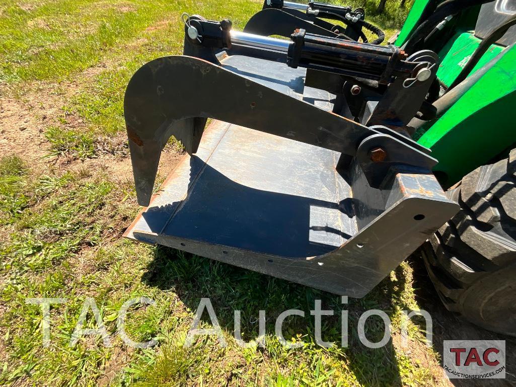 2017 Bobcat S550 Skid Steer with Grapple Bucket