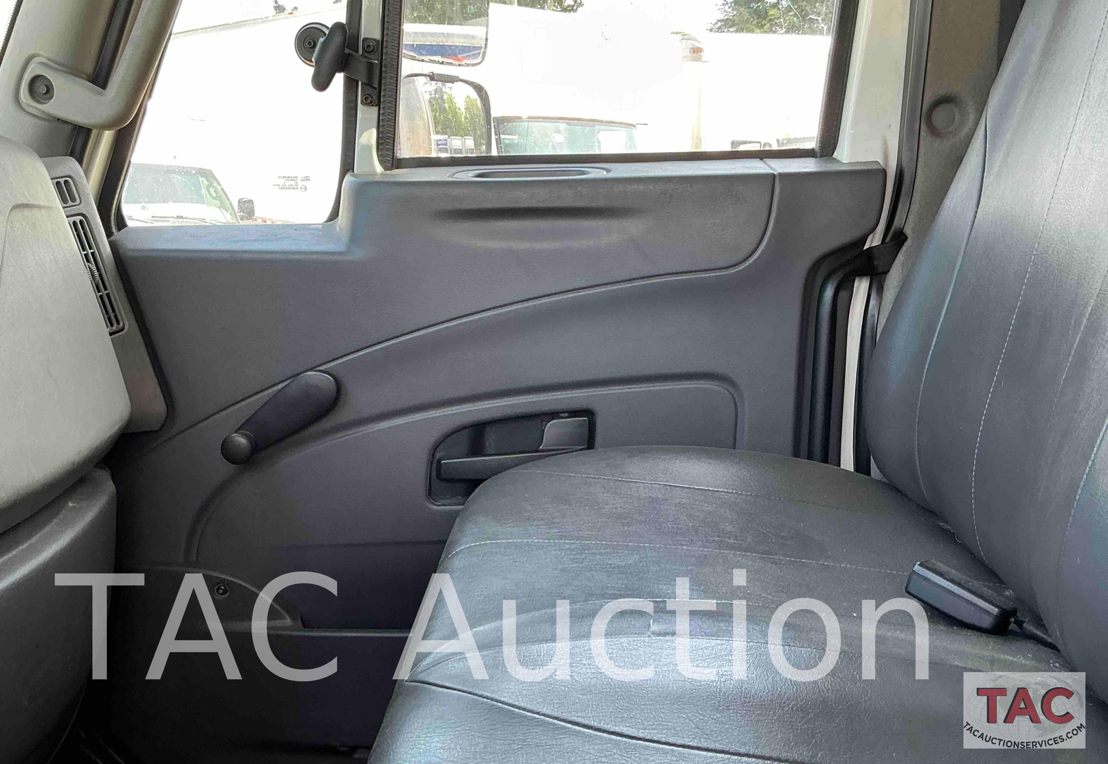 2017 International Durastar 4300 26ft Box Truck