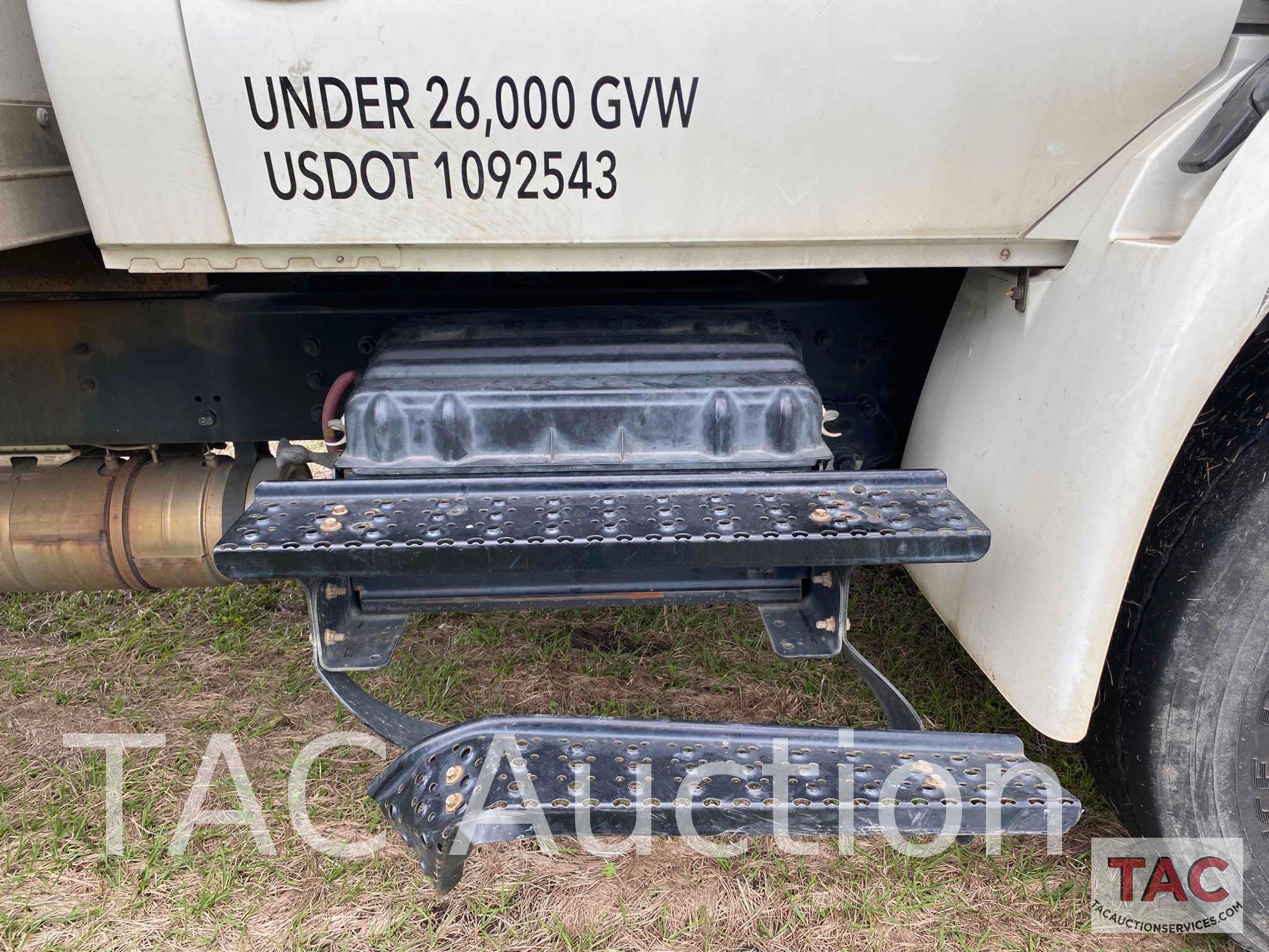 2017 International Durastar 4300 26ft Box Truck