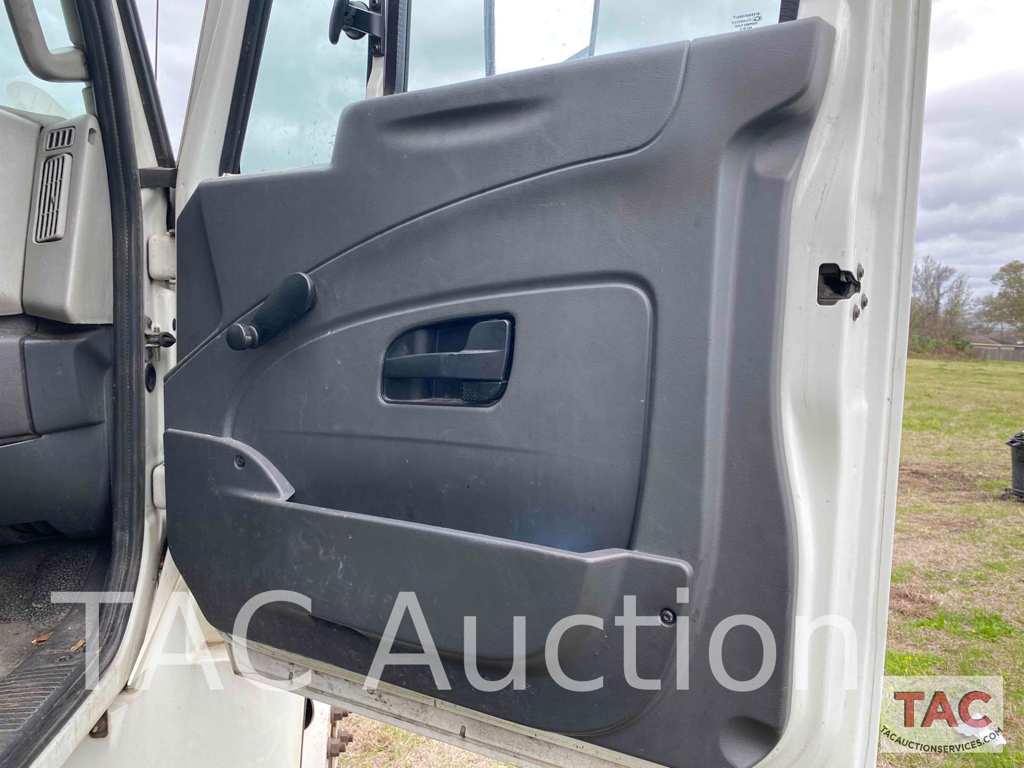 2017 International Durastar 4300 26ft Box Truck