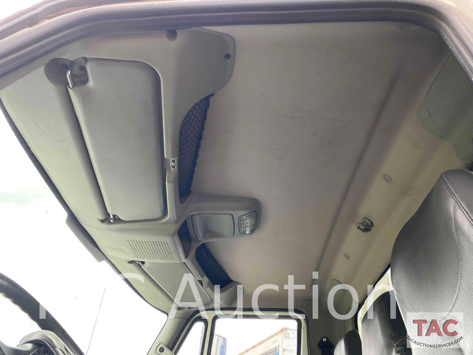 2017 International Durastar 4300 26ft Box Truck