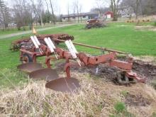 IH 710 3-bottom plow