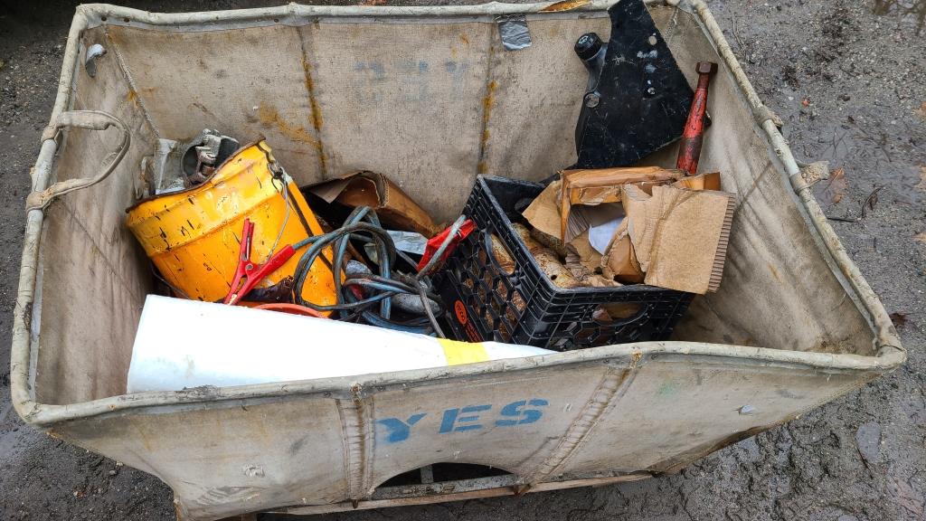 Bin - Assorted Tools, Jumper cables
