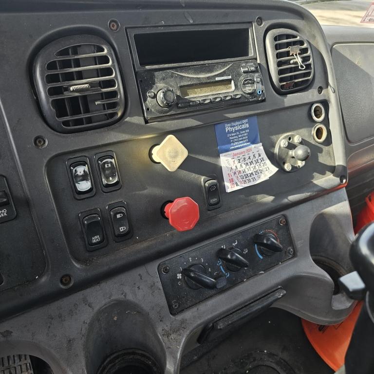 2013 Freightliner Tractor