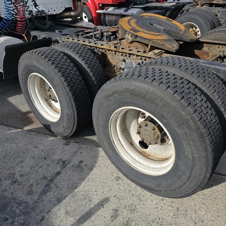 2003 Freightliner Columbia Tractor