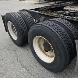 Freightliner Tractor