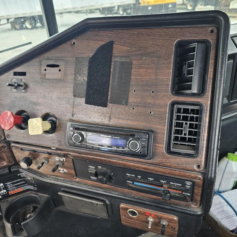 2001 Freightliner tractor