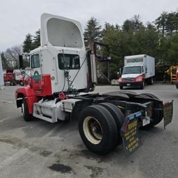 2001 Freightliner tractor