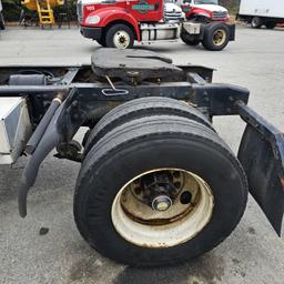 2001 Freightliner tractor