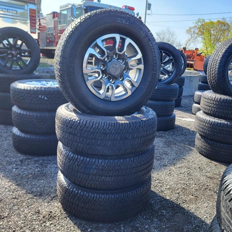 4 x Michelin 275 70 18 on gmc rims