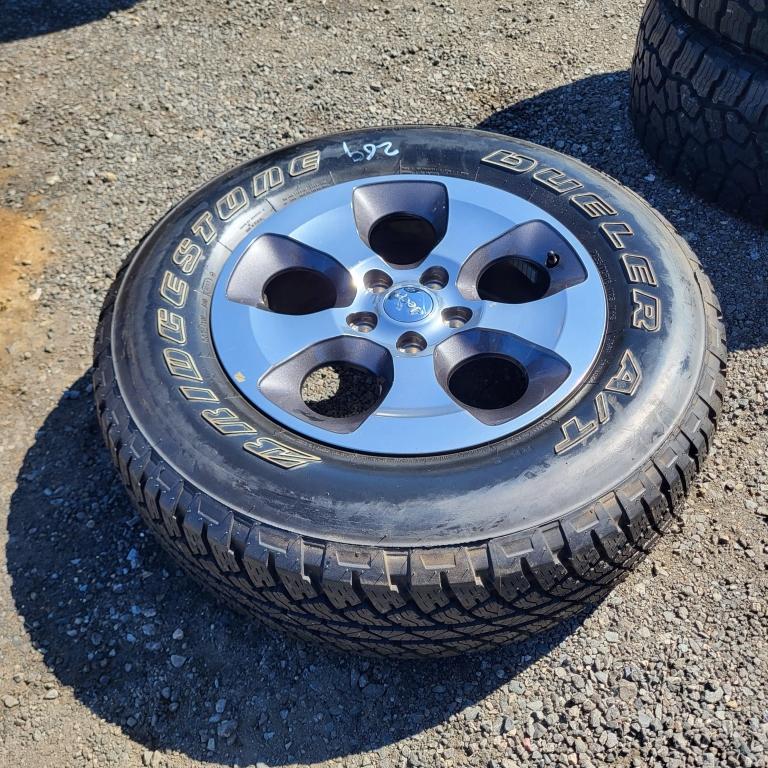 1 x Bridgestone 255 70 18 on jeep rim