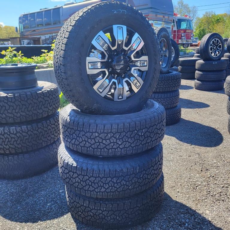 4 x Goodyear 275 65 20 on Denali rims