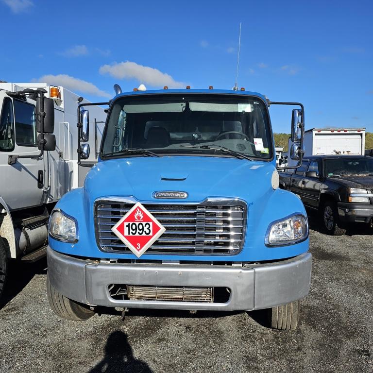 2004 Freightliner Oil Truck