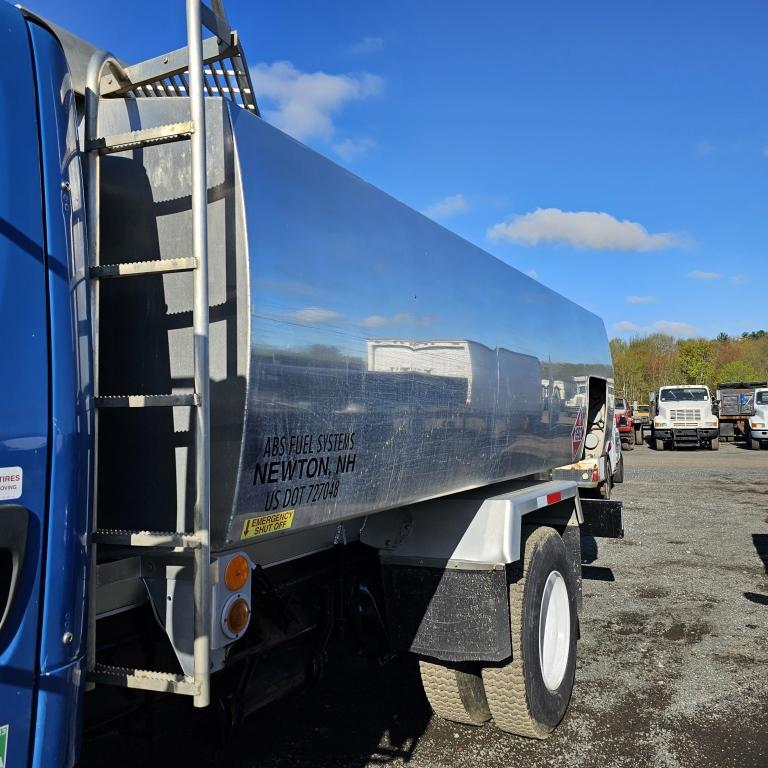 2004 Freightliner Oil Truck