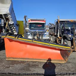 2002 International Dump With Plow