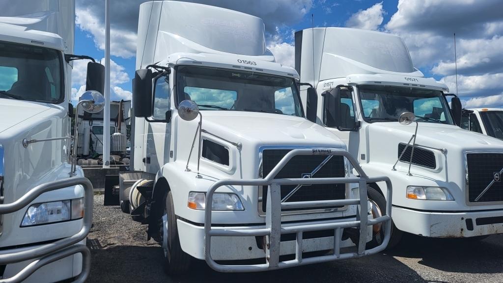 2015 Volvo Vnm Road Tractor