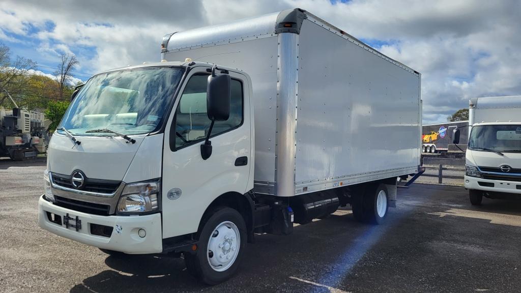 2017 Hino Box Truck