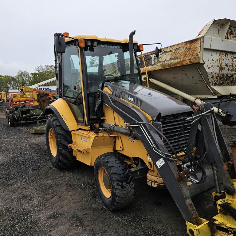 Volvo BL60B Backhoe with plow