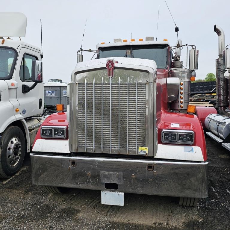 Kenworth W900 Tractor