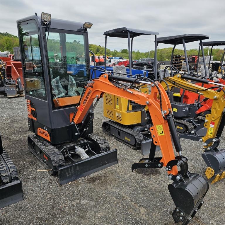 AGT Industrial QH13R Mini Excavator