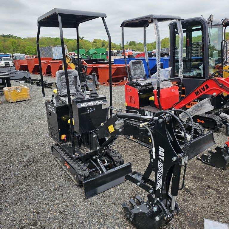 AGT Industrial QS12R Mini Excavator