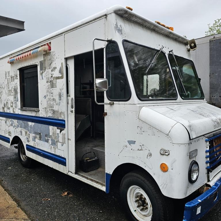 1988 Ford E350 Box Van