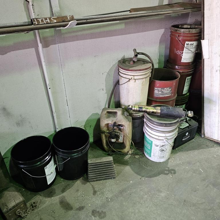 Lot - misc. Fluids, oils