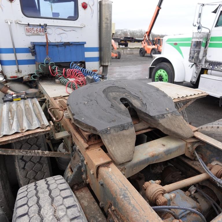 1987 Peterbilt Tractor