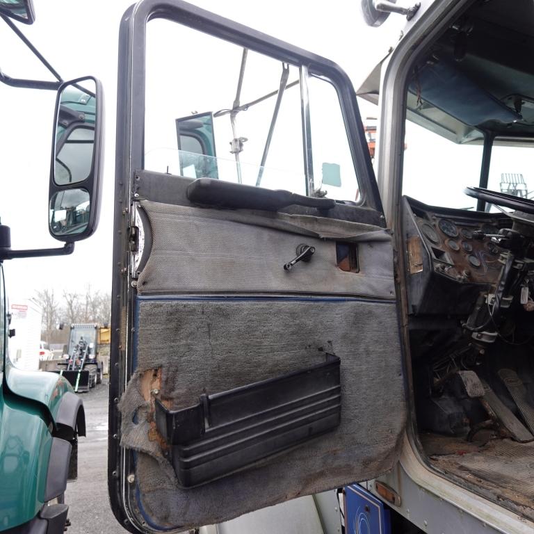 1987 Peterbilt Tractor