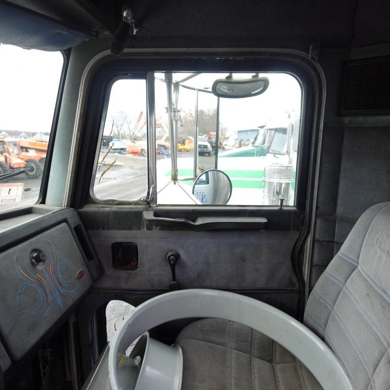 1987 Peterbilt Tractor