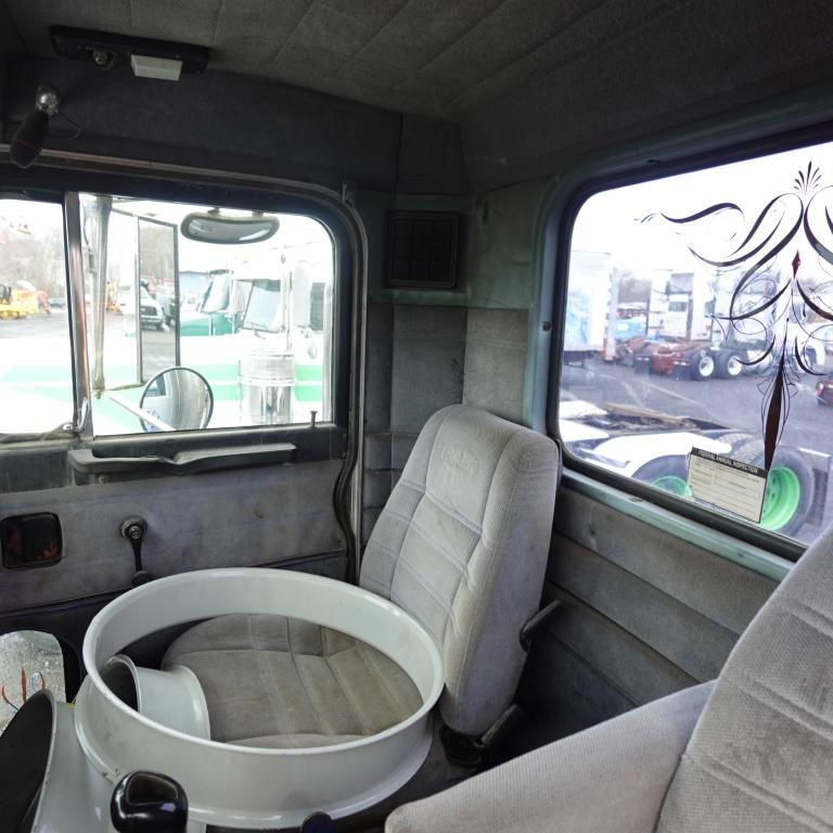 1987 Peterbilt Tractor