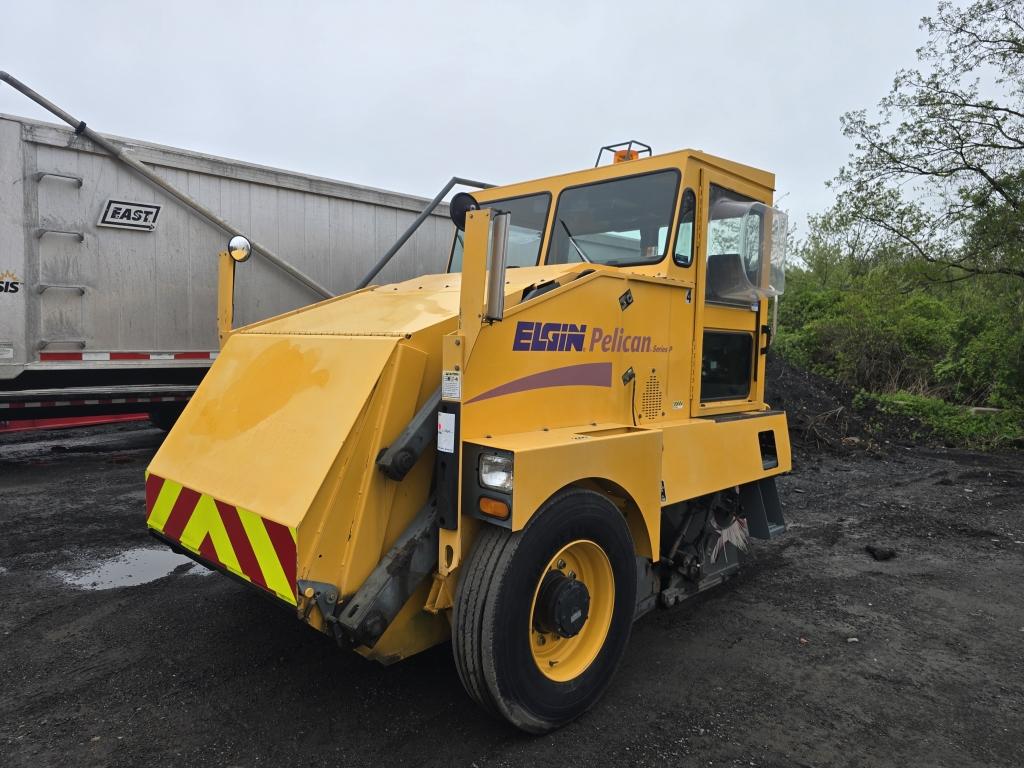 2004 Elgin Pelican Series P Sweeper